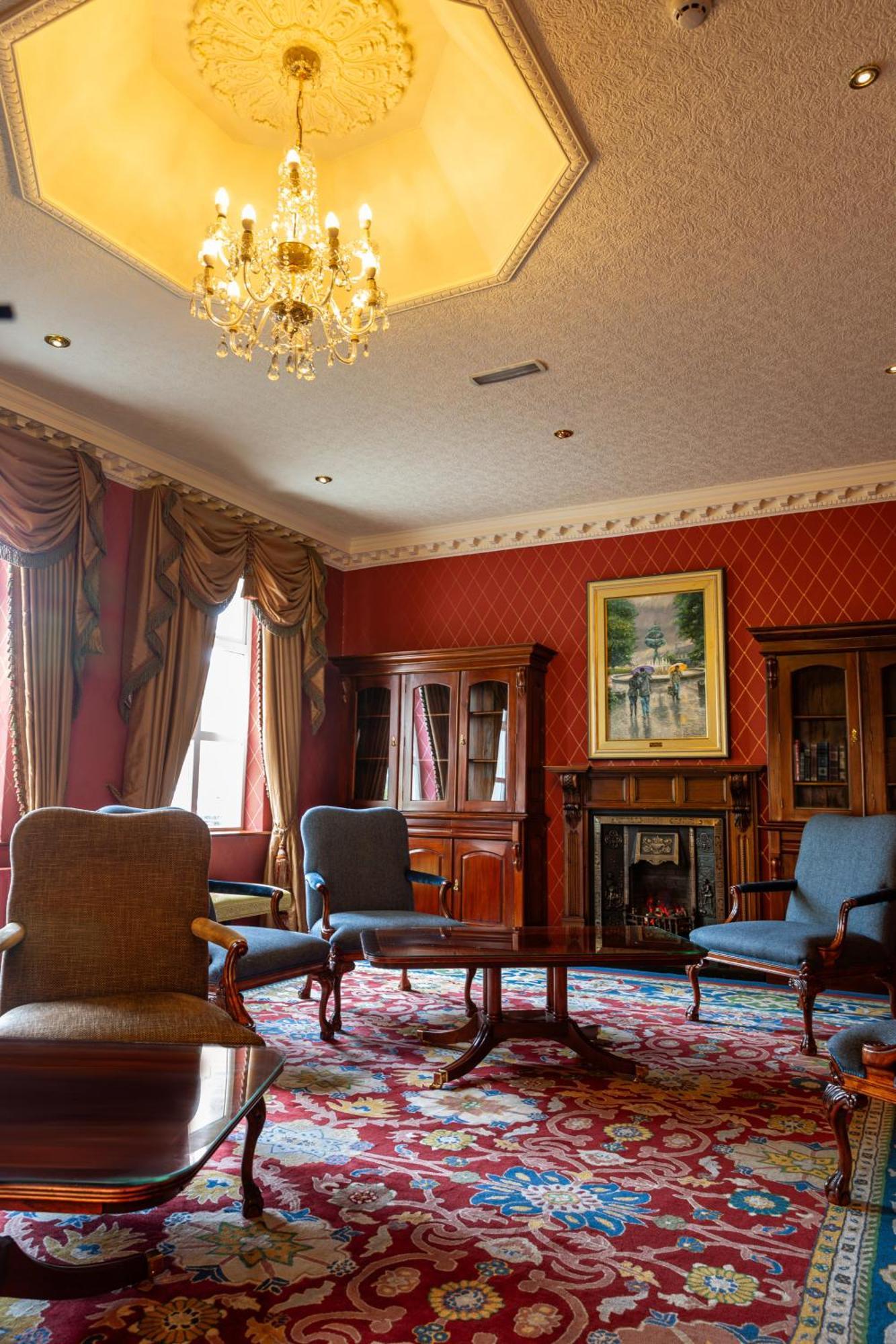 Seven Oaks Hotel Карлоу Екстер'єр фото