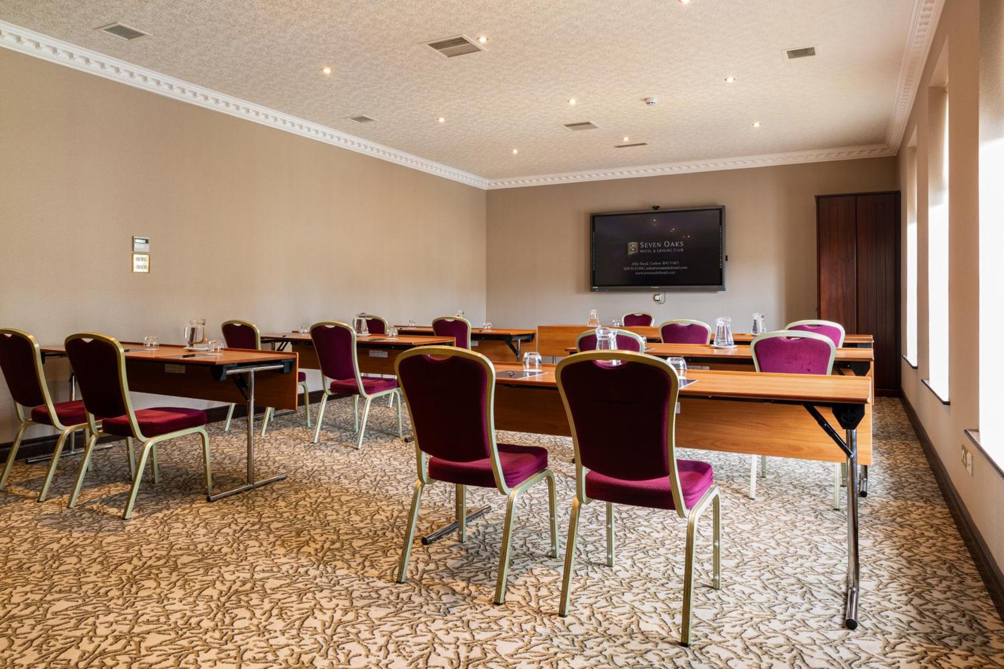 Seven Oaks Hotel Карлоу Екстер'єр фото