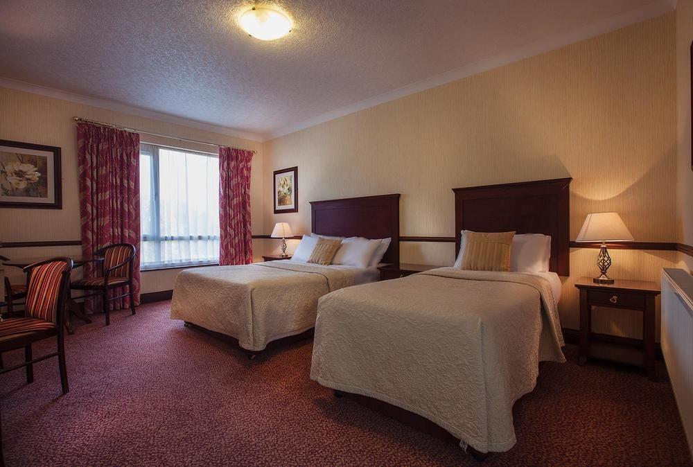 Seven Oaks Hotel Карлоу Екстер'єр фото