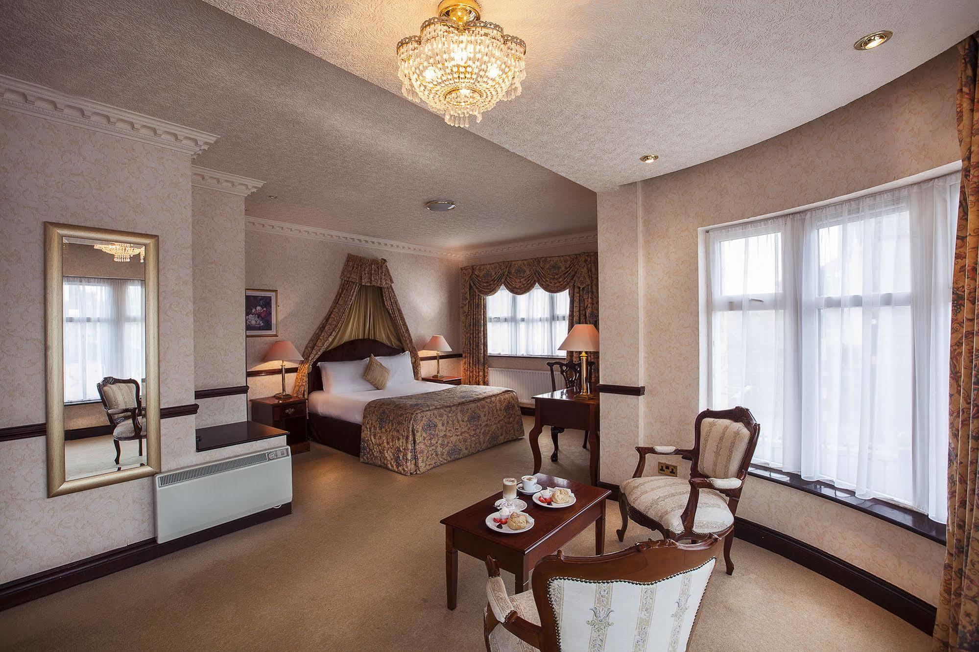 Seven Oaks Hotel Карлоу Екстер'єр фото